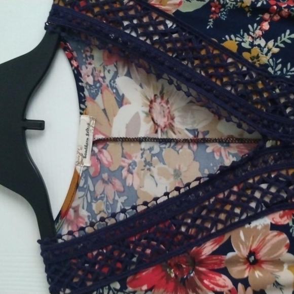 Southern Stitch Women's Floral Dress - Picture 5 of 11